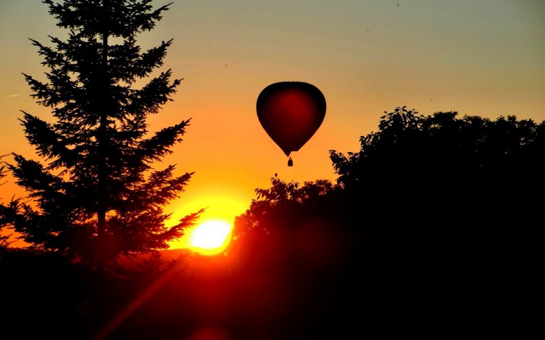 balloon_flight_at_sunset.jpg