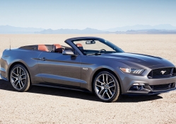 2015_Ford_Mustang_GT_Convertible
