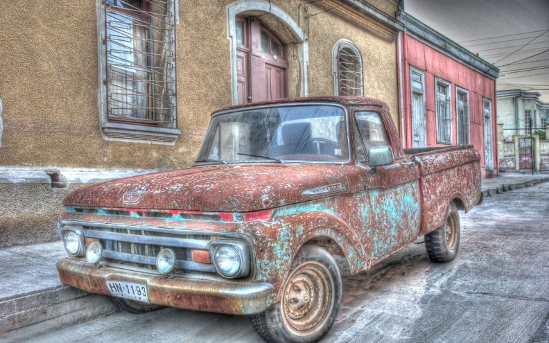 ford150_in_chile_that_can_use_a_paint_job_hdr.jpg