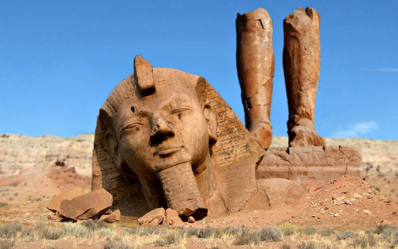 ramses_ii_statue_in_a_natural_state_egypt.jpg