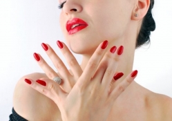 Red lips and manicure croisy