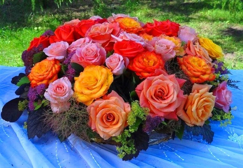 floral_arrangement_with_roses.jpg